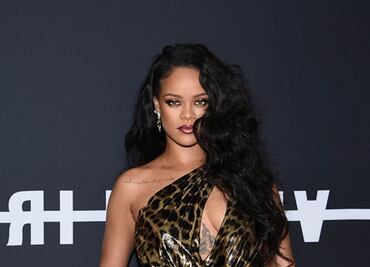 Rihanna posa con lencería inspirada en ‘Los Pitufos’ tras colaborar el la película