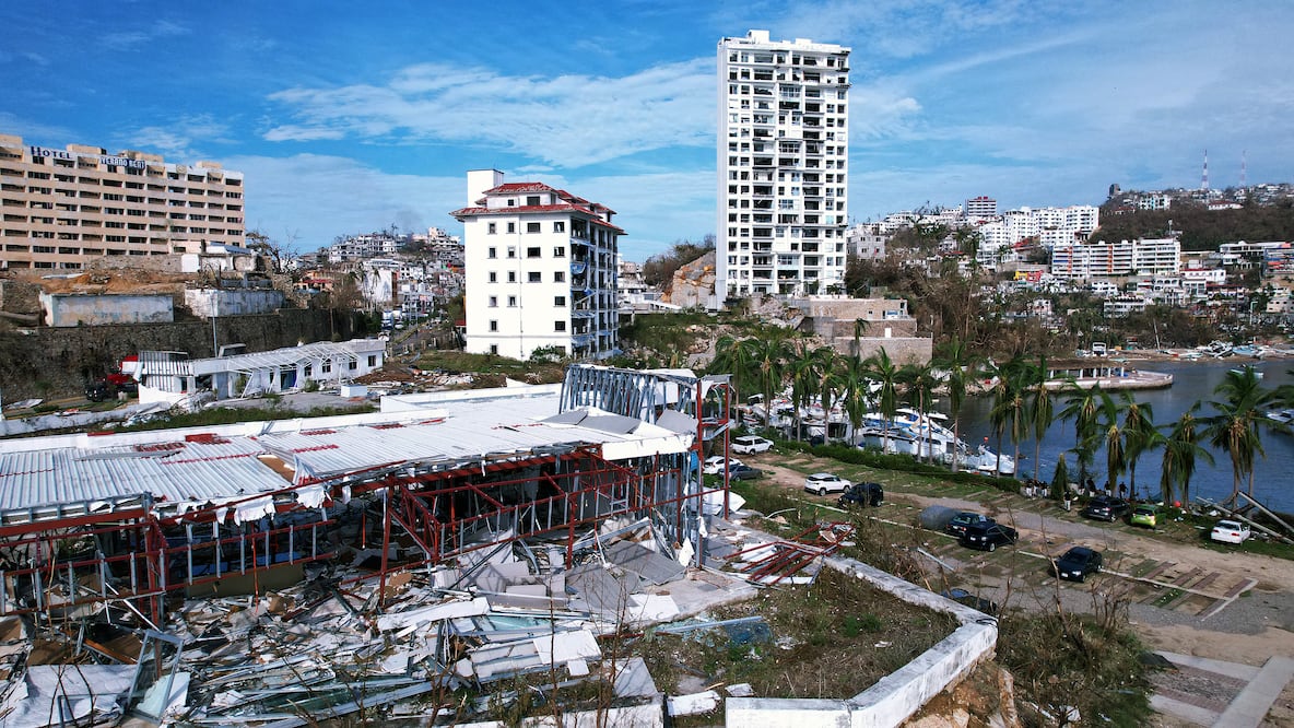 Huracán Otis: México cumple 14 vuelos de ayuda en jornada del puente aéreo con Acapulco. Foto: EFE/ David Guzmán