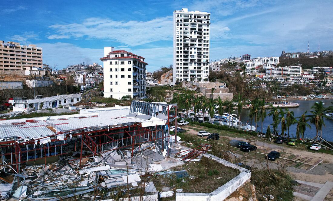 Huracán Otis: México cumple 14 vuelos de ayuda en jornada del puente aéreo con Acapulco. Foto: EFE/ David Guzmán