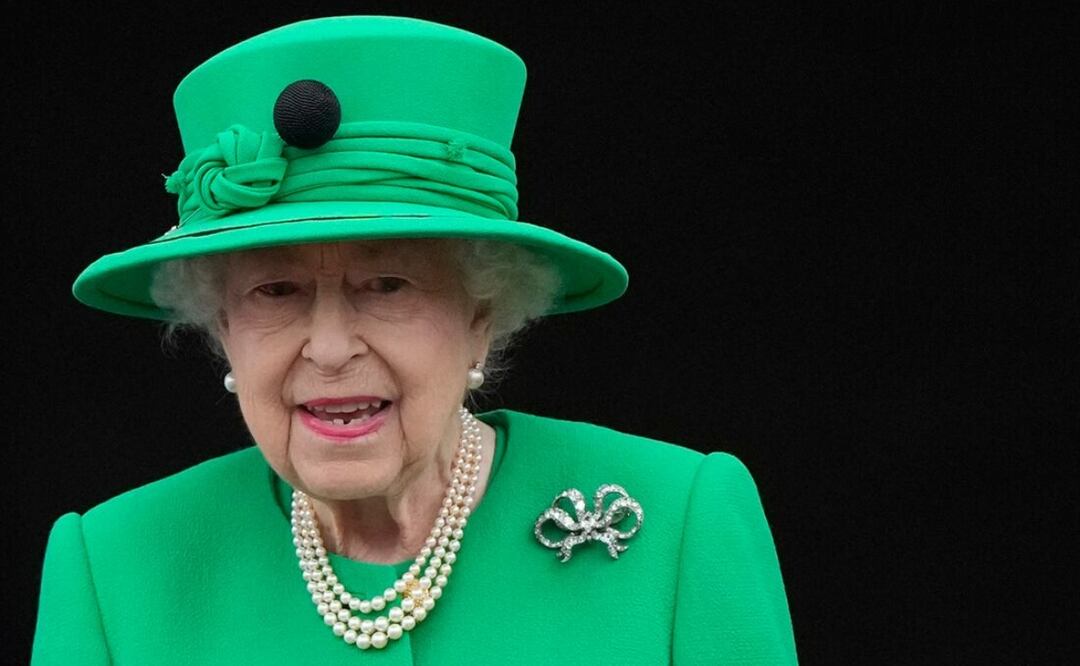 Reina Isabel II sabía que iba a morir y pidió a sus médicos que la mantuvieran con vida hasta su Jubileo, con transfusiones de sangre. Foto: AP