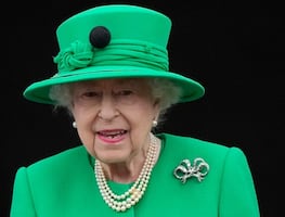 Reina Isabel II sabía que iba a morir y pidió a sus médicos que la mantuvieran con vida hasta su Jubileo, con transfusiones de sangre