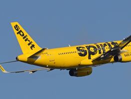Pasajera ebria agrede a asistentes de vuelo de Spirit Airlines en EU