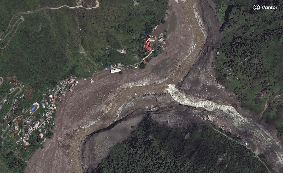 Tragedia en Nepal. Peregrinos desaparecidos visitaban el Monte de Shiva, dios de la destrucción (Photo by Handout / Satellite image 2026 Vantor / AFP)