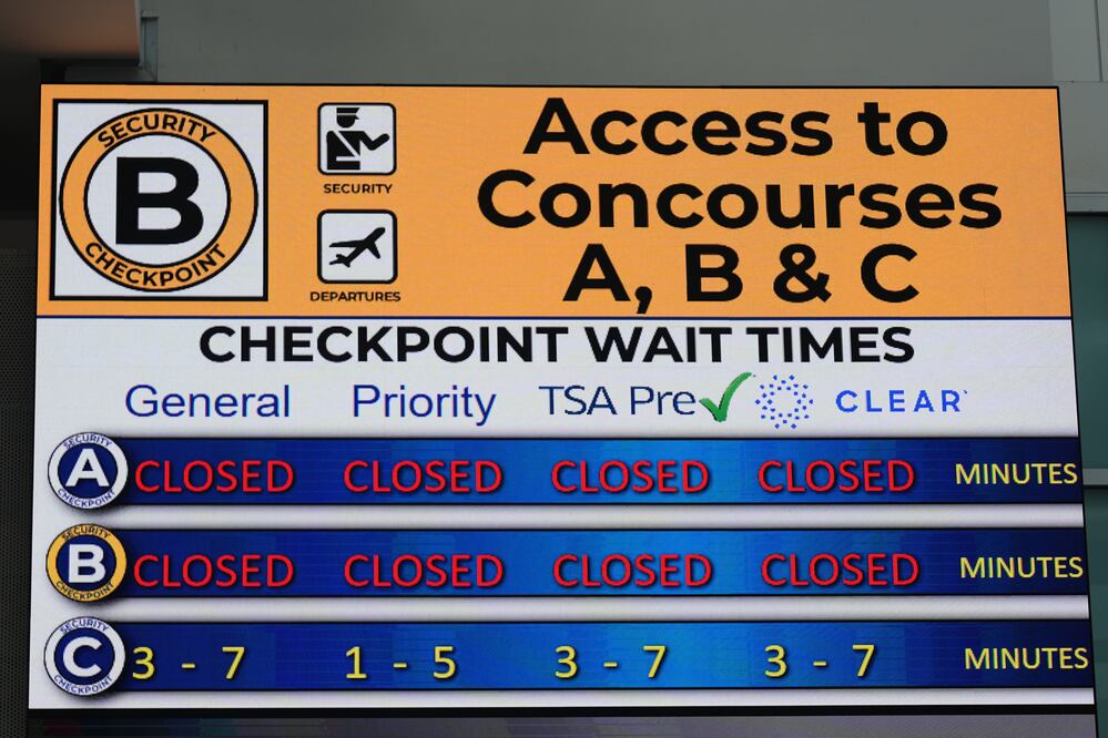 ¿Cuáles son los aeropuertos con más vuelos cancelados en EU durante la crisis aérea?. (AP Photo/Stephanie Scarbrough)