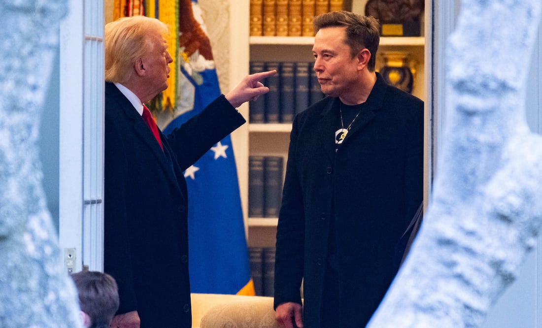 Trump decepcionado con Elon Musk tras duras críticas a su plan fiscal: “Le he ayudado mucho”  . (Photo by ROBERTO SCHMIDT / AFP)