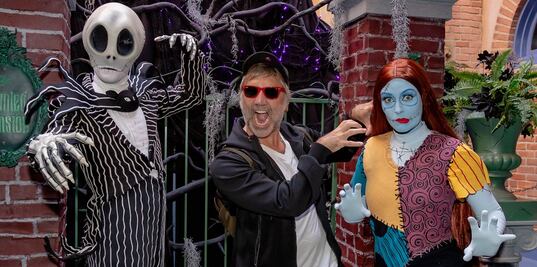 Alejandro Fernández visita Disneyland con su familia