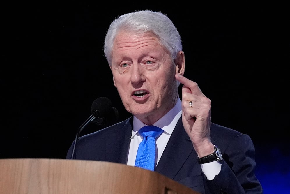 Bill Clinton rompe el silencio ante el Congreso por caso Epstein: “No vi nada ni hice nada malo”. (AP Photo/Brynn Anderson, File)