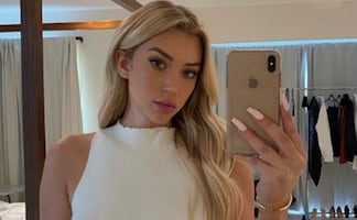 Amiga de Kylie Jenner presume curvas con crop top y bikers