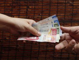 Pago del aguinaldo 2023. ¿Cuántos días de salario corresponden? Esto dice la LFT