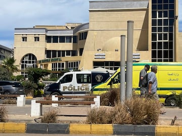 Submarino accidentado en Egipto deja 6 muertos; rescatan a 39 turistas