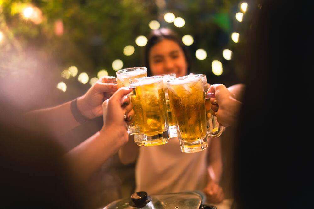 Día Internacional de la Cerveza. ¿Qué tan sano para el corazón es esta bebida, según Harvard? Foto: iSTOCK-torwai