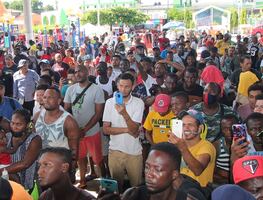 Caravana migrante pacta con el INM; podrán trabajar legalmente en México