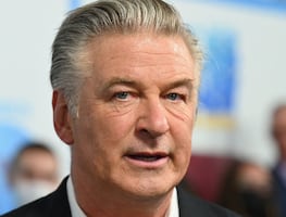 Alec Baldwin mata accidentalmente a directora de fotografía durante rodaje
