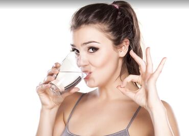 Los adultos más hidratados ralentizan el envejecimiento: estudio