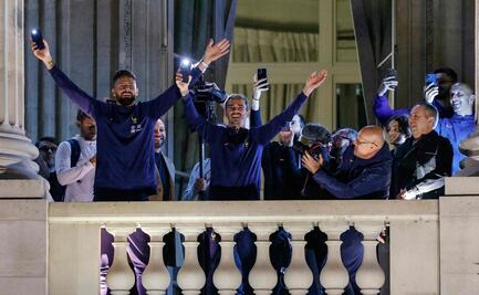 Franceses reciben orgullosos a 'Les Bleus' tras derrota en Qatar 