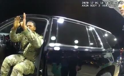 Video. Policía detiene y rocía gas pimienta a militar afroamericano