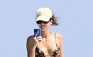 Kendall Jenner y el diminuto bikini floreado que lució en Italia 