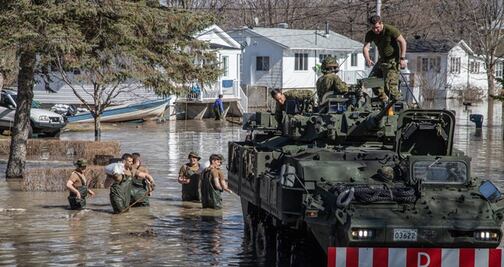 Miles de evacuados y casas bajo el agua por inundaciones en Canadá