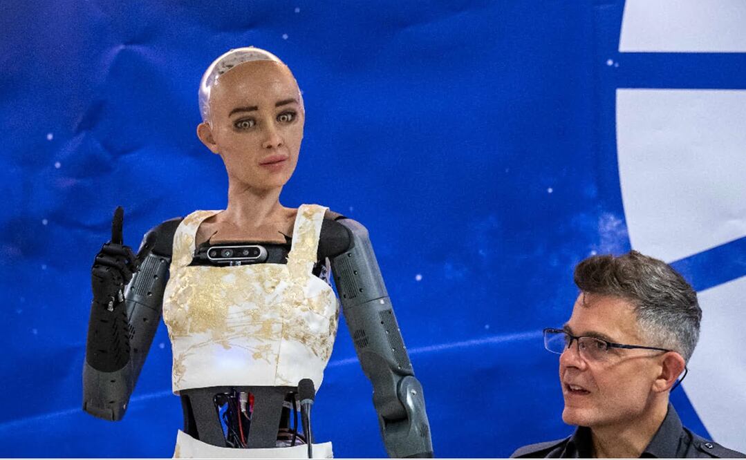 Robots en la cumbre de IA para el bien: ¿colaboración efectiva o riesgo de sesgos humanos? Foto AFP