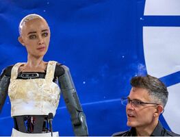 Robots aseguran ser líderes más eficientes que los humanos, pero prometen no quitar puestos de trabajo