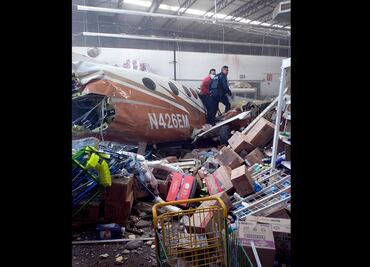 Aeronave se estrella contra supermercado en Temixco, México; hay 2 muertos