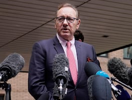 Kevin Spacey declarado INOCENTE de nueve agresiones sexuales contra cuatro hombres