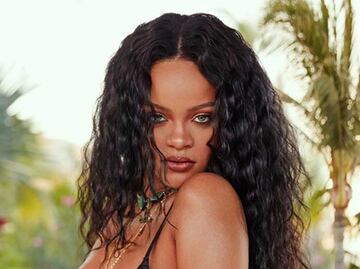 Rihanna posa en sesión con nueva línea de ‘transparencias’
