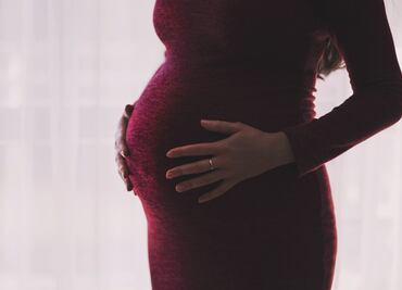 Embarazadas pueden transmitir Covid-19 a sus bebés: estudio