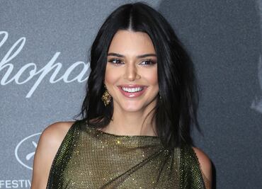 Kendall Jenner deslumbra con vestido transparente en sesión