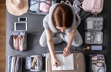 ¿Viajas en avión? Descubre qué dispositivos electrónicos sí puedes llevar en tu equipaje