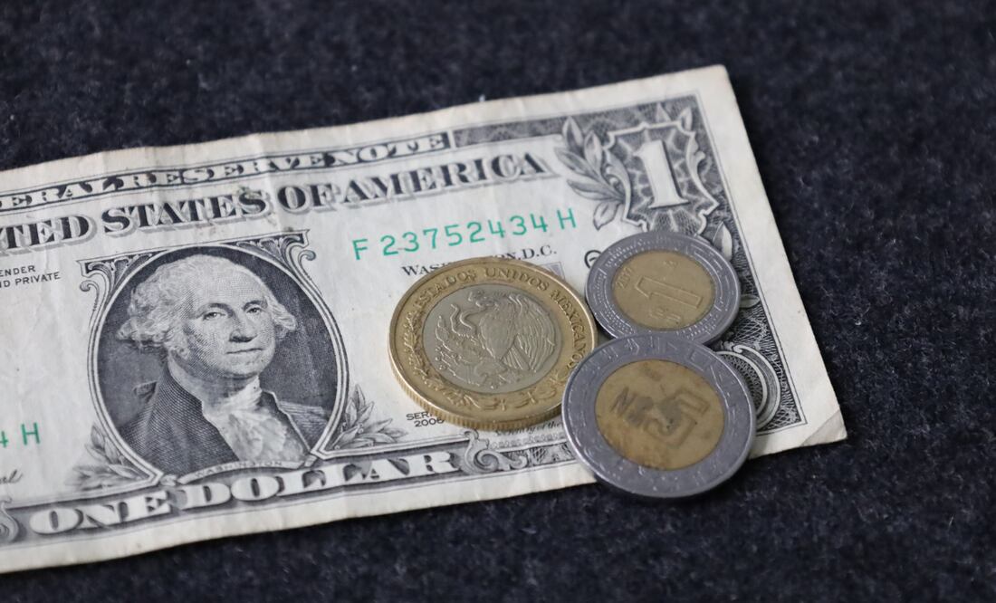 El fin del "superpeso": la moneda mexicana se deprecia el 22,5 % en 2024. Foto: iStock/FJZEA