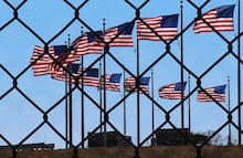 ¡Alerta! Trump recorta admisión de refugiados y da preferencia a blancos sudafricanos