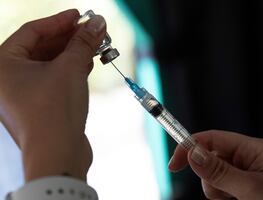 J&J planea ensayos de su vacuna anticovid con menores y embarazadas