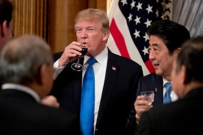 Donald Trump rechaza el consumo de alcohol. ¿Por qué no toma? ¿Cuál es la historia de su hermano Fred?  