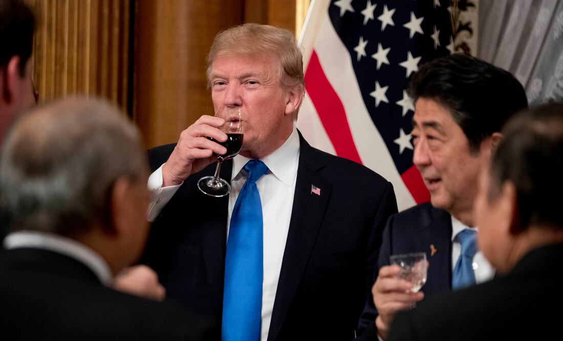 Donald Trump rechaza el consumo de alcohol. ¿Por qué no toma? ¿Cuál es la historia de su hermano Fred?  . (AP Photo/Andrew Harnik)