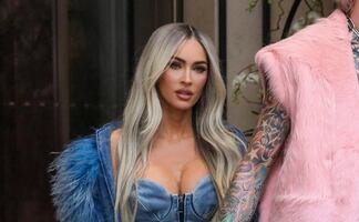 Megan Fox canaliza a Britney Spears de los 2000 con diminuto look de mezclilla en París 