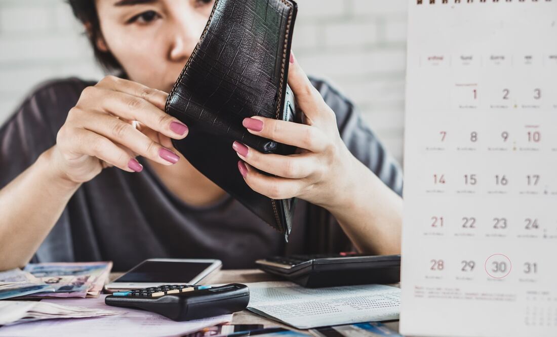 Las recomendaciones de Profeco para “aliviar” la “resaca financiera” de enero. Foto: iStock-Doucefleur