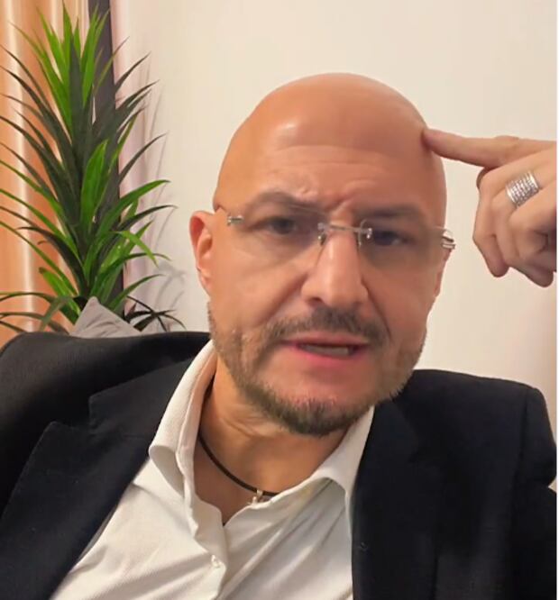 John Milton, el hipnotista, asaltado con rifles en Sinaloa: le roban su camioneta Cadillac, pero la recupera horas después. Foto: Captura de video / John Milton IG