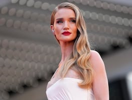 Las transparencias y lencería a la vista se apoderan de la alfombra roja de Cannes