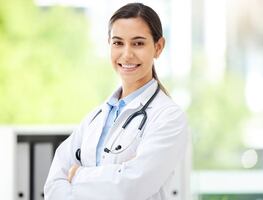 Hay trabajo para médicos en Consulado de EU en Monterrey; ofrecen salario de $1,097,000 al año