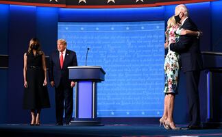 Video. Melania suelta la mano de Donald Trump en nuevo 'desplante'