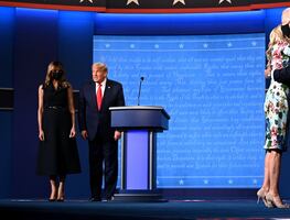 Video. Melania suelta la mano de Donald Trump en nuevo 'desplante'