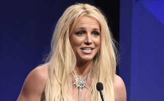 Britney Spears conquista playas de México con diminuto bikini amarillo