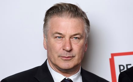 Alec Baldwin contrató a exfiscal federal para enfrentar demandas por tiroteo