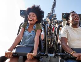 Abre VelociCoaster, la montaña rusa 'más intensa' en Universal Orlando