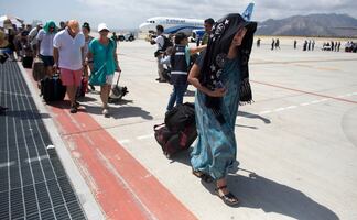 Aeropuerto de El Paso limita acceso a terminal por esperada ola de migrantes