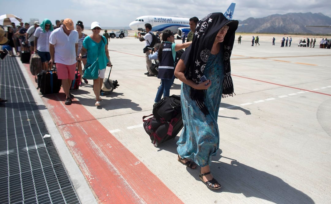 A partir de este lunes el acceso a la terminal del aeropuerto estará limitado a pasajeros con boleto con un vuelo. Foto: Foto AP/Darío López-Mills