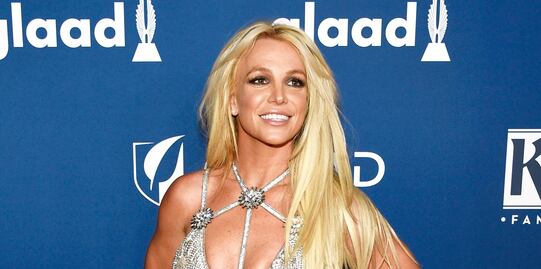 Britney Spears luce bikini 'animal print' y tatuaje en Instagram