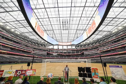 SoFi Stadium cambia por completo para el Mundial: desmontan asientos “como LEGO”