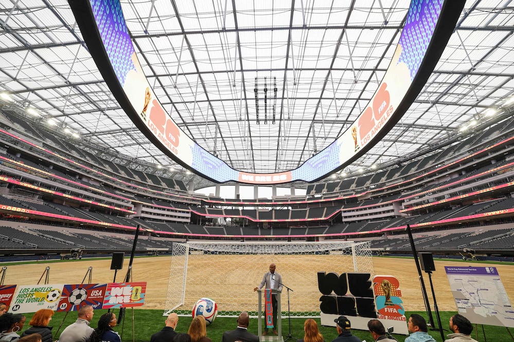 Así transforman el SoFi Stadium: desmonta asientos “como LEGO” para cumplir con reglas FIFA. Foto: Patrick T. Fallon / AFP